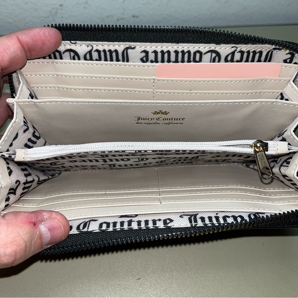 New with tag Juicy Couture black wristlet single zip large wallet faux leather - Picture 9 of 11